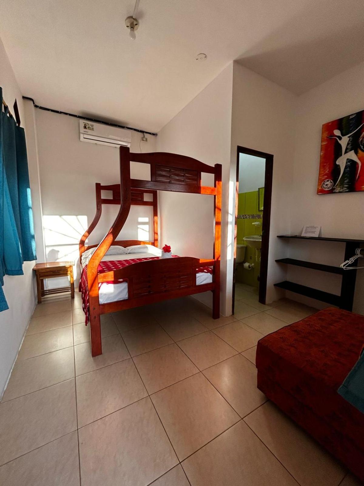 Hostal Casa Taisha Montañita Екстериор снимка