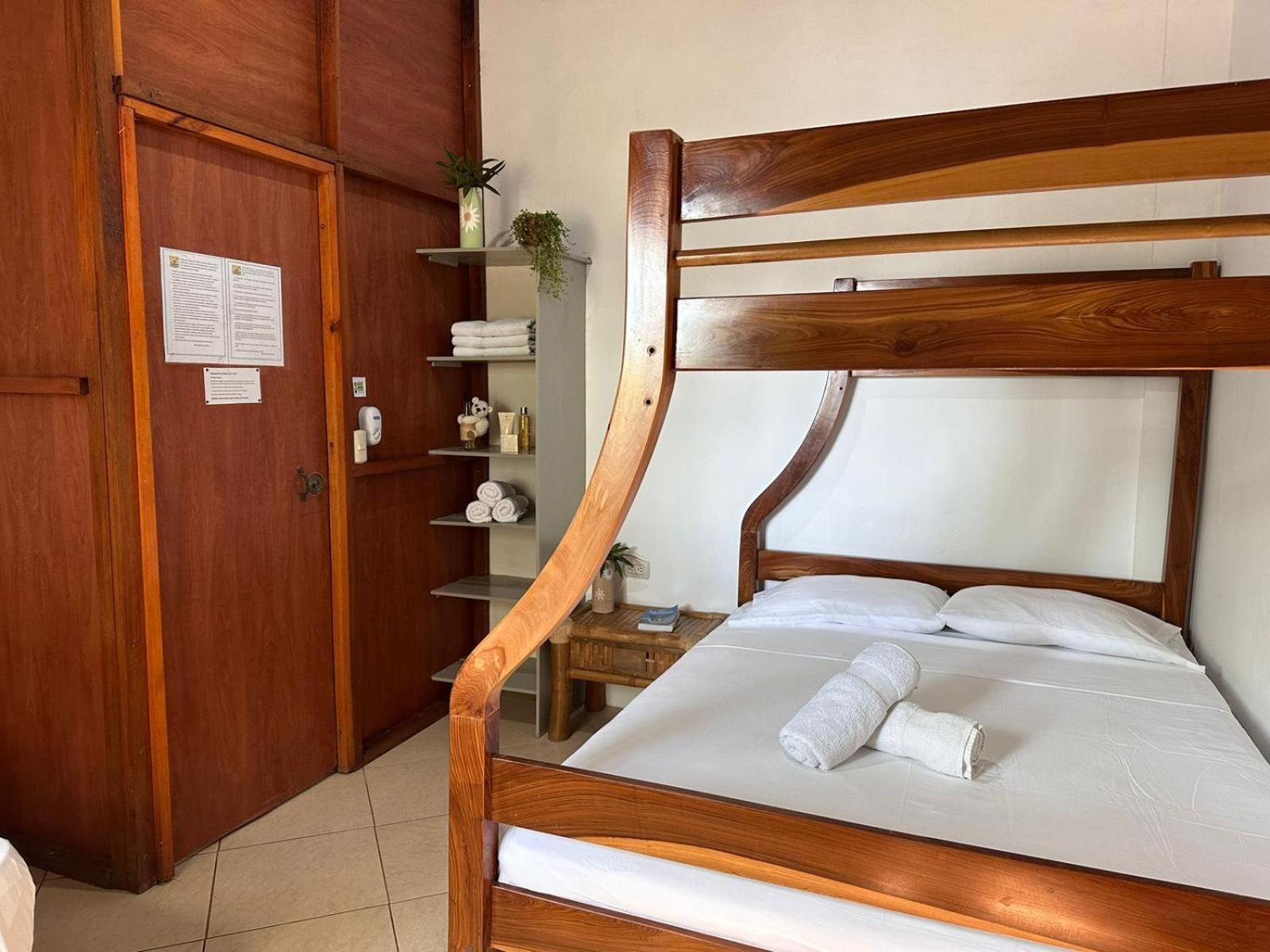 Hostal Casa Taisha Montañita Екстериор снимка